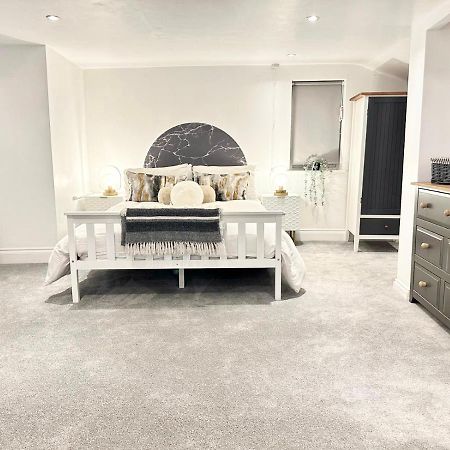 Cosy One Bedroom Apartment โทรว์บริดจ์ ภายนอก รูปภาพ