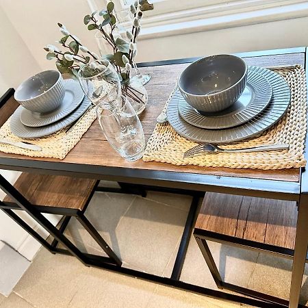 Cosy One Bedroom Apartment โทรว์บริดจ์ ภายนอก รูปภาพ