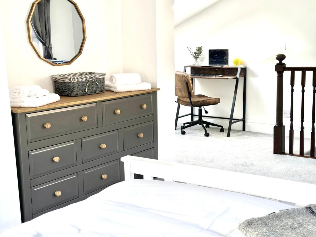 Cosy One Bedroom Apartment โทรว์บริดจ์ ภายนอก รูปภาพ