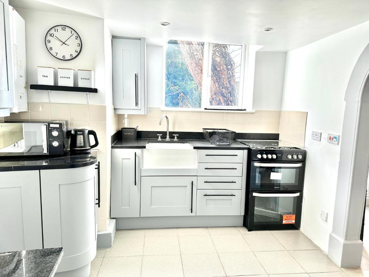 Cosy One Bedroom Apartment โทรว์บริดจ์ ภายนอก รูปภาพ