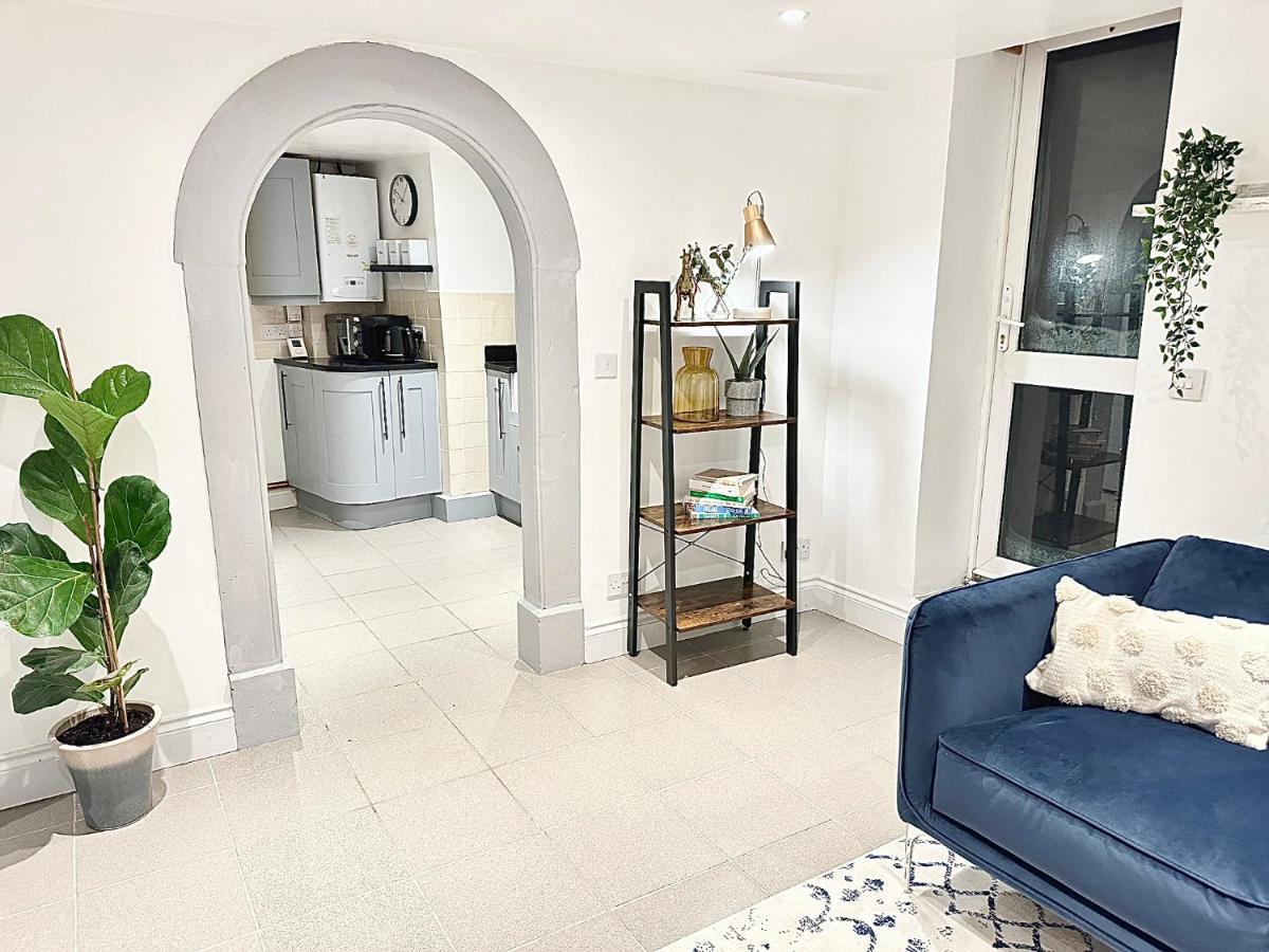 Cosy One Bedroom Apartment โทรว์บริดจ์ ภายนอก รูปภาพ