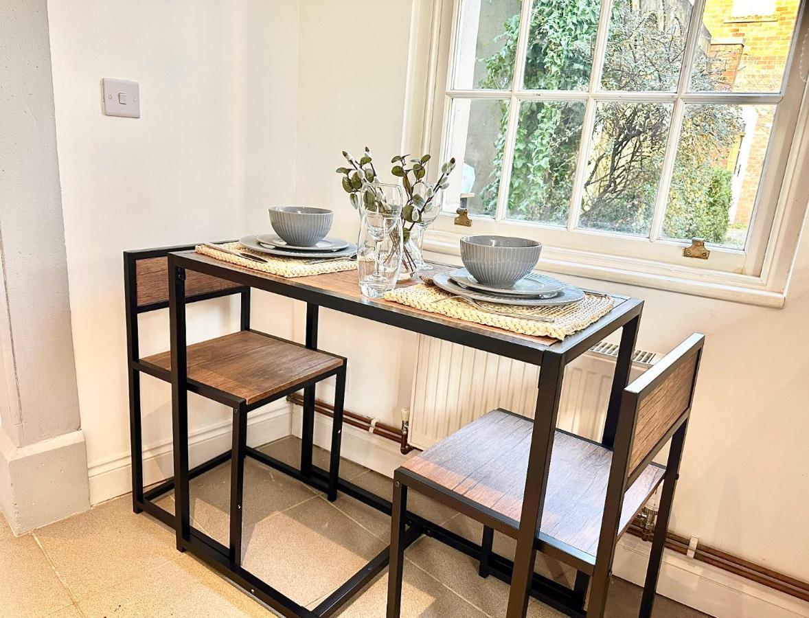 Cosy One Bedroom Apartment โทรว์บริดจ์ ภายนอก รูปภาพ