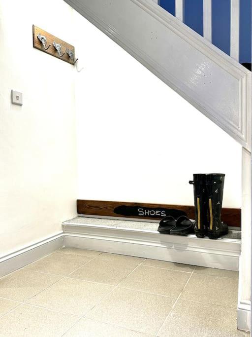 Cosy One Bedroom Apartment โทรว์บริดจ์ ภายนอก รูปภาพ
