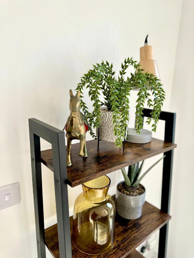 Cosy One Bedroom Apartment โทรว์บริดจ์ ภายนอก รูปภาพ