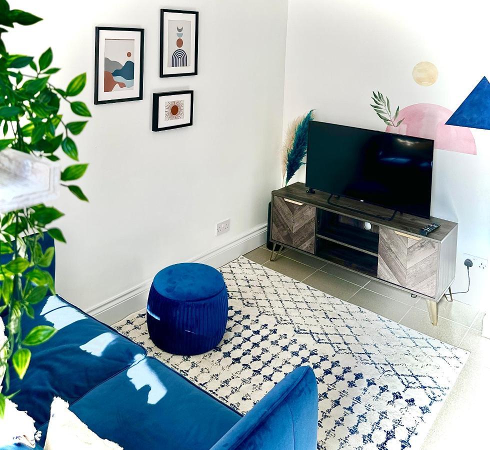Cosy One Bedroom Apartment โทรว์บริดจ์ ภายนอก รูปภาพ